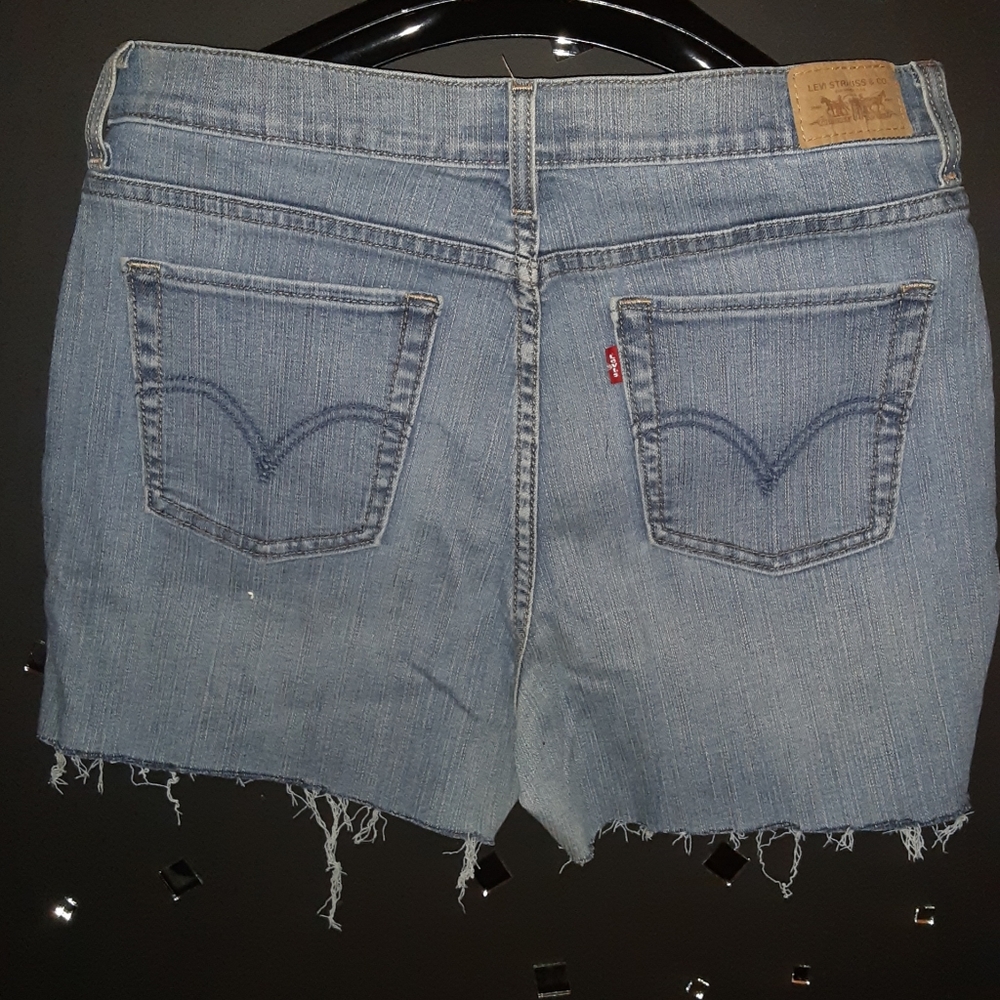 Vintage 512 Levi's ®️ cut off shorts - Picture 3 of 4